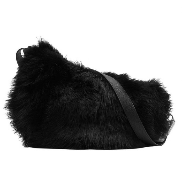 SOLD
BURBERRY Large Black leather/Fur Shoulder bag silver hardware - Picture 4 of 14